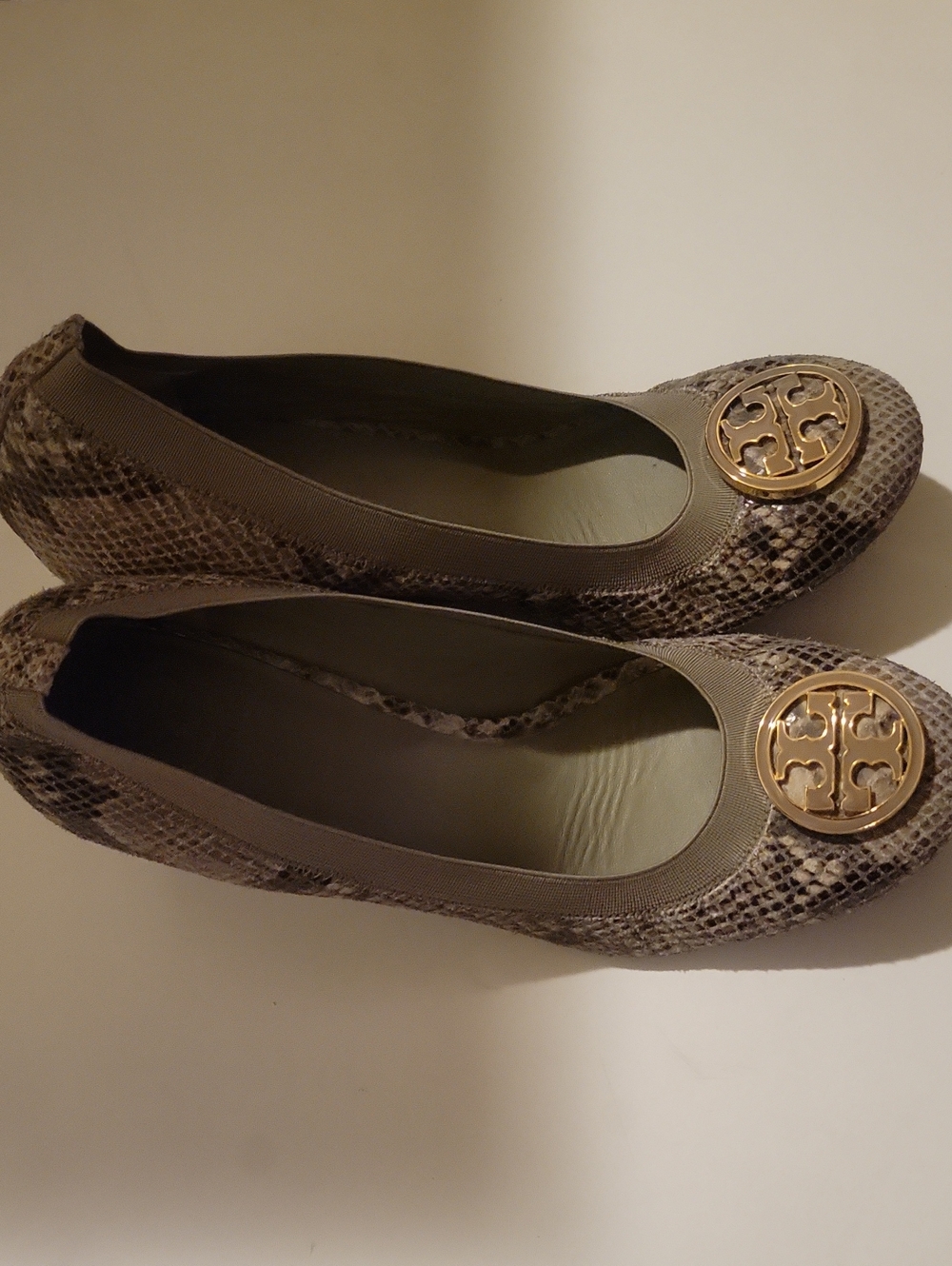 Tory Burch Women's Taupe Snakeskin Logo Ballet Flats - Picture 6 of 13
